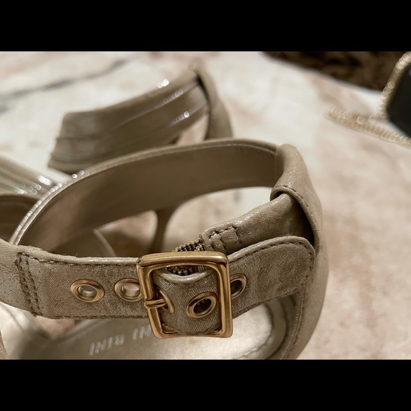 Gold Gianni Bini Dress Sandals 6.5 - Picture 6 of 6